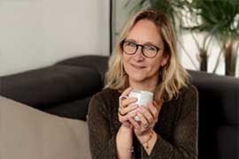 sandrine blondiau accompagne les adolescents tasse de café